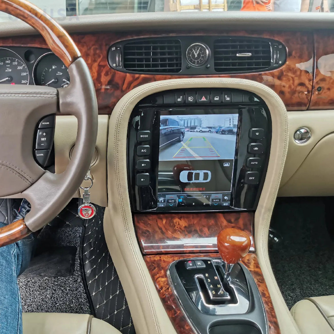 A Tesla style Android Screen for the Jaguar XJ